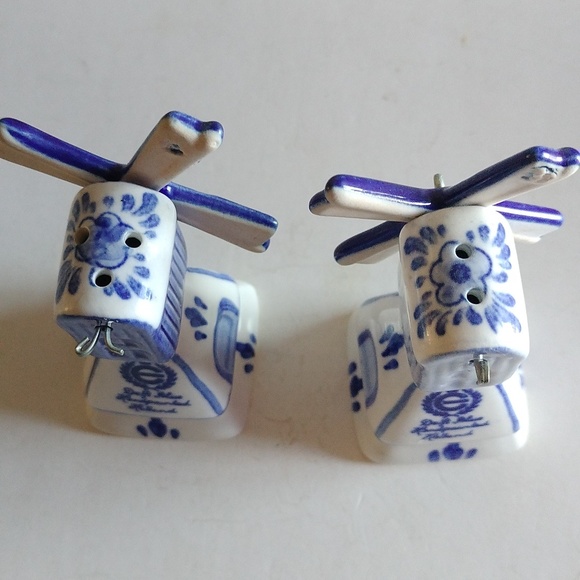 DUTCH MILL SET SALT PEPPER SHAKERS HAND PAINTED PORCELAIN HALLMARK - Picture 5 of 7